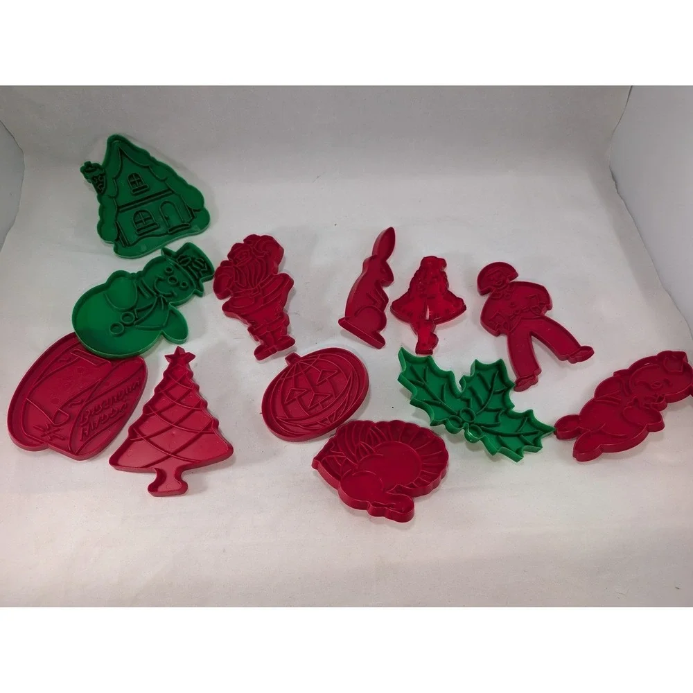 Vintage Hallmark Plastic Cookie Cutters Lot Red Green Holiday Christmas‎